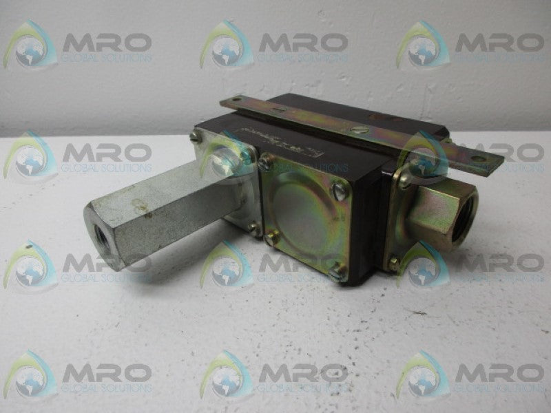 SQUARE D 9012-FHG3 DIFFERENTIAL PRESSURE SWITCH 600 PSI  UNMP