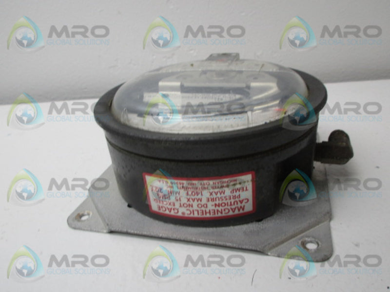DWYER 2150C WATER GAUGE 0-150PSI (AS PICTURED)  UNMP