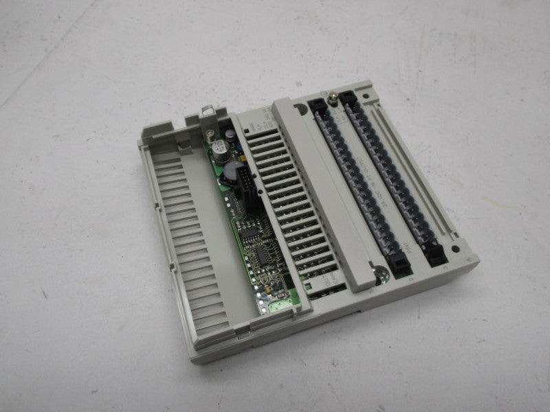 SCHNEIDER TSX MOMENTUM 170ADO34000 I/O BASE  NSMP