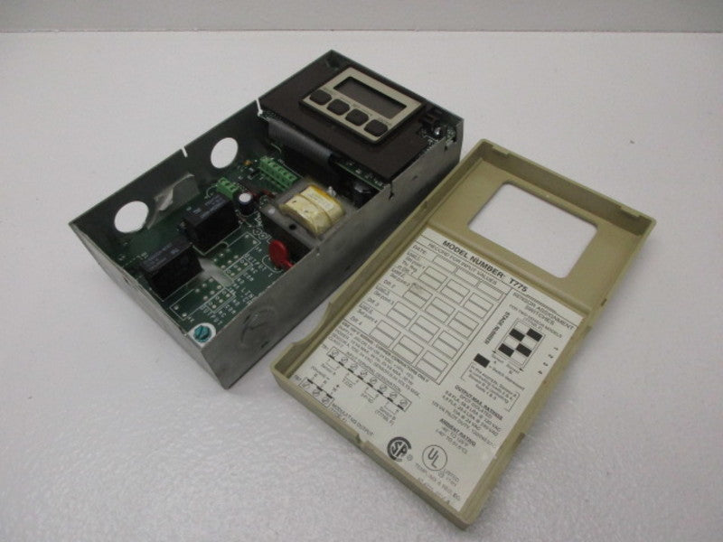 HONEYWELL T775E1064 ELECTRONIC REMOTE TEMPERATURE CONTROLLER  UNMP