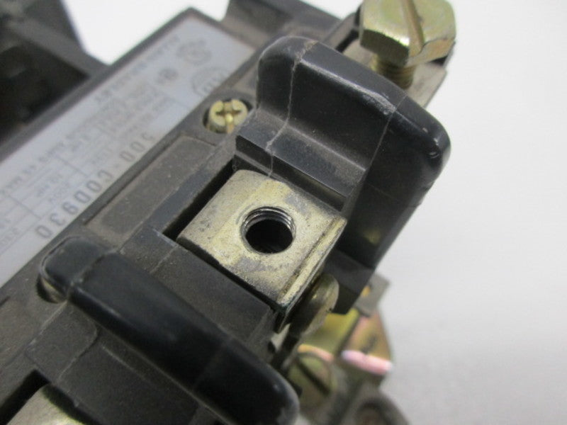 INDUSTRIAL SPARE PART 500-C0D930 SER.B CONTACTOR  UNMP