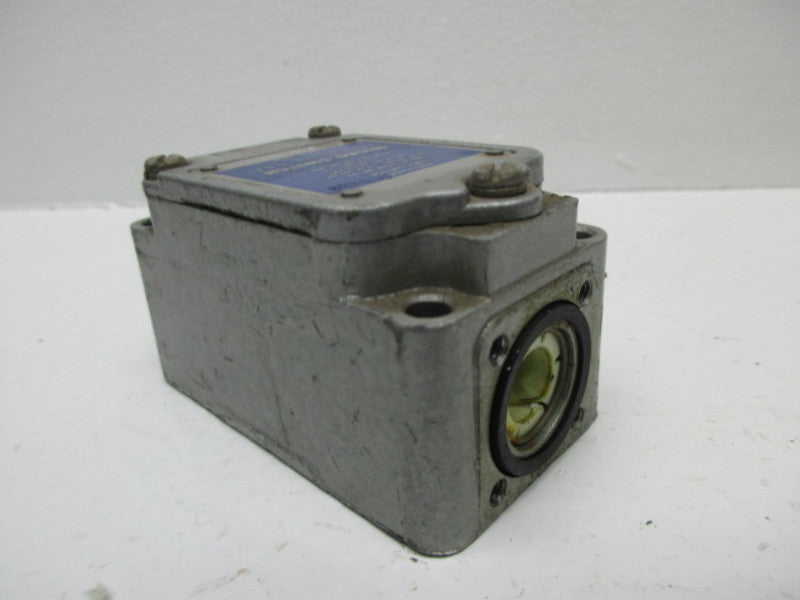 MICRO SWITCH 3LS1 (GREY)(AS PICTURED)  UNMP