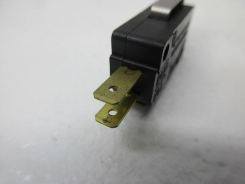 MICRO SWITCH V7-6C17D8-263 ROLLER LEVER  UNMP