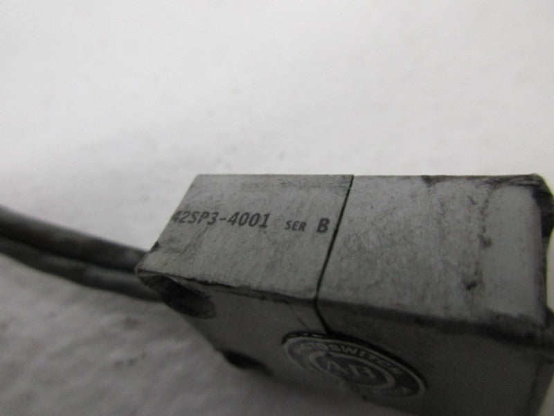 INDUSTRIAL SPARE PART 42SP3-4001 SER.B PHOTOSWITCH PROXIMITY SCANNER  UNMP
