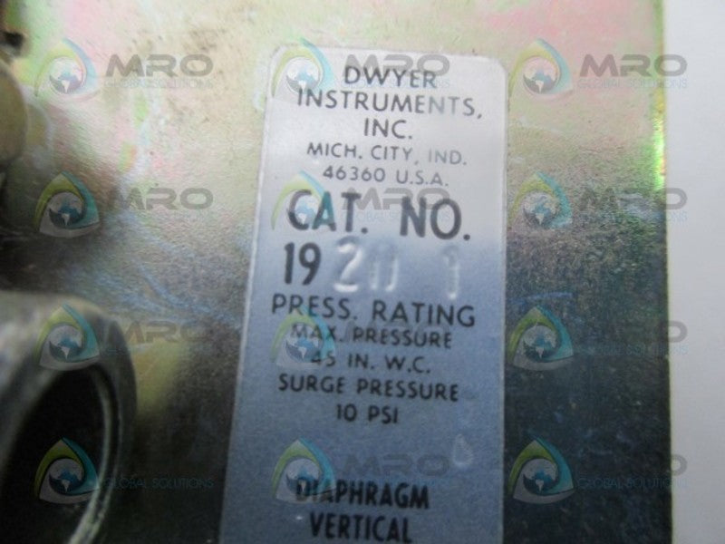 DWYER 1920-1 PRESSURE SWITCH (AS PICTURED) NSNP