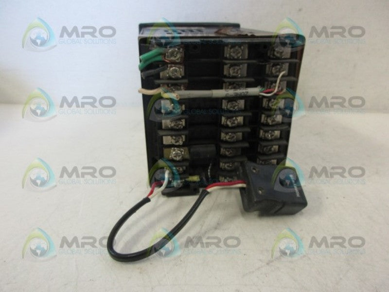 HONEYWELL DC330B-K0-200-30-0FB000-00-0 TEMPERTURE CONTROLLER UNMP
