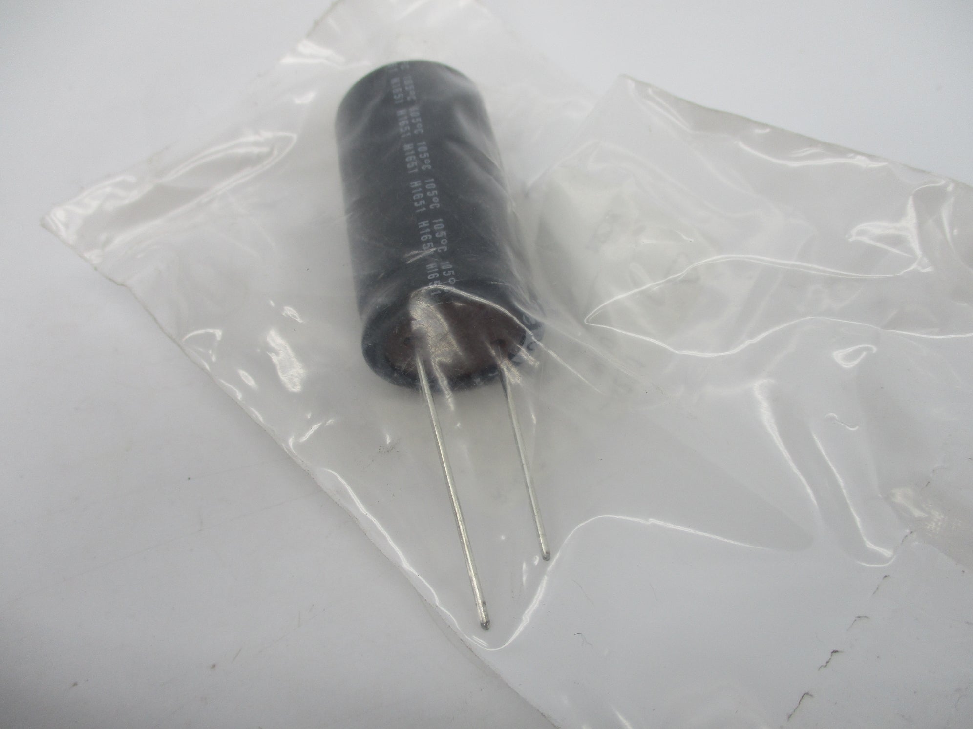 RS COMPONENT UVY2D471MRD NSMP