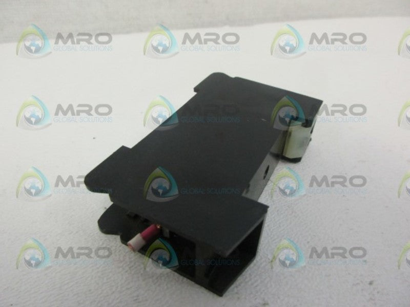 IDEC BAF111SDU FUSE HOLDER W/BLOWN FUSE INDICATOR UNMP
