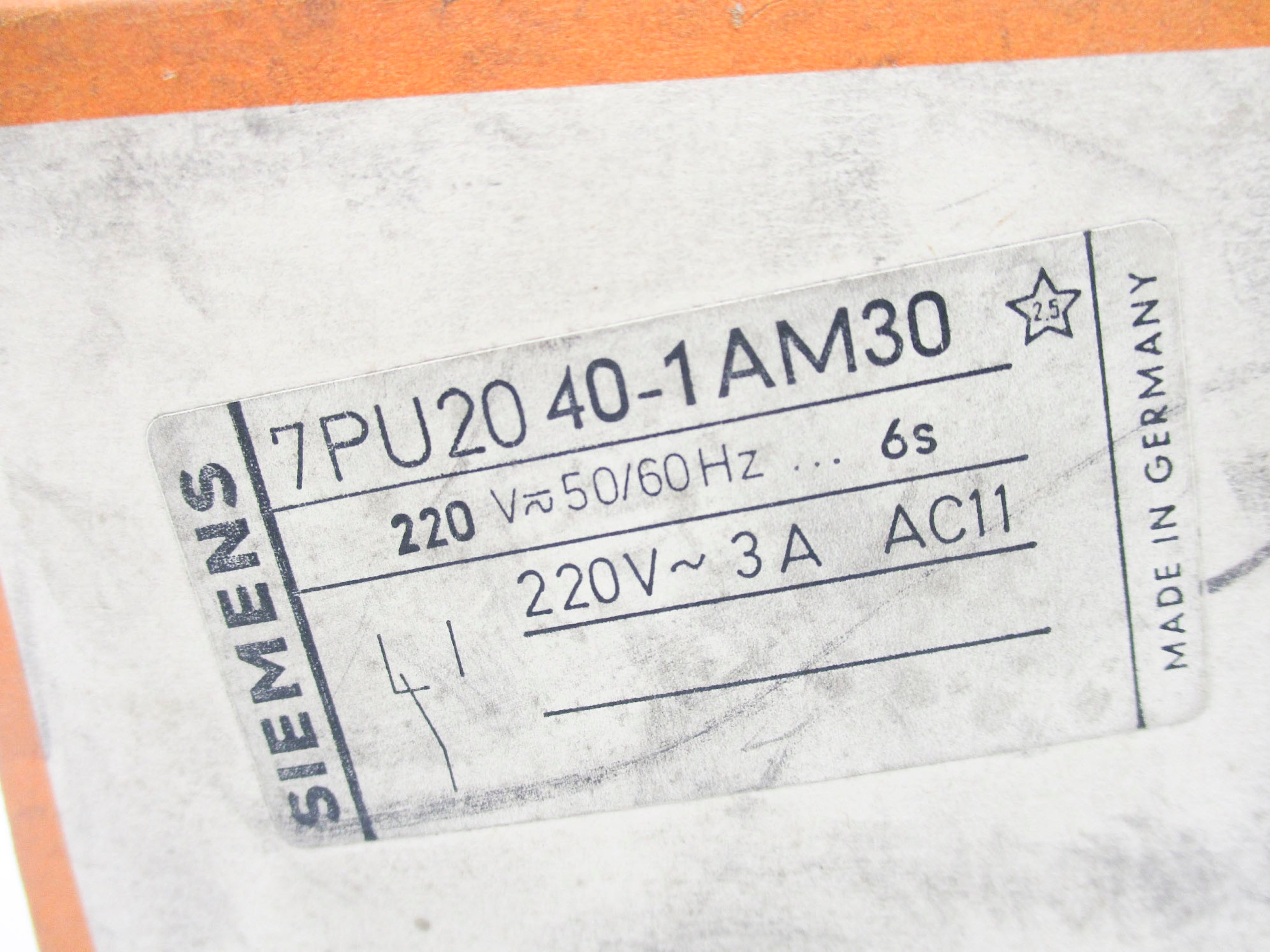 SIEMENS 7PU2040-1AM30 6S 220V 3A NSMP