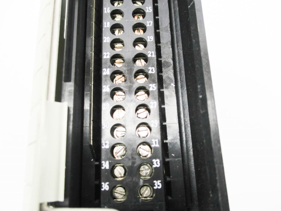 ALLEN BRADLEY 1756-OW16I SER. A F/W 2.1 UNMP