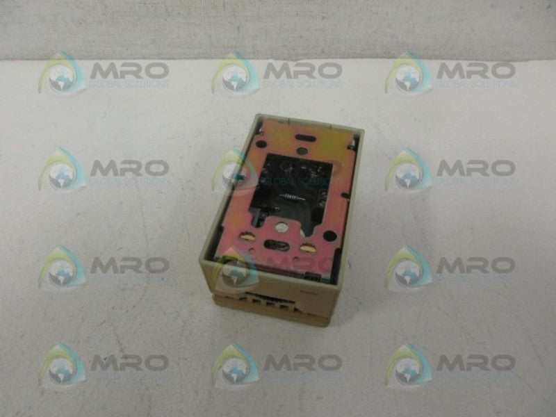 HONEYWELL T7506B1013 TEMPERATURE SENSOR UNMP