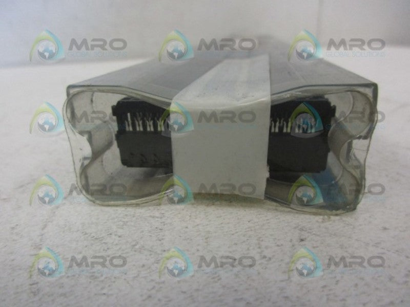 AMP-LATCH 746288-8 PK OF 50 ELECTRICAL CONNECTORS NSMP