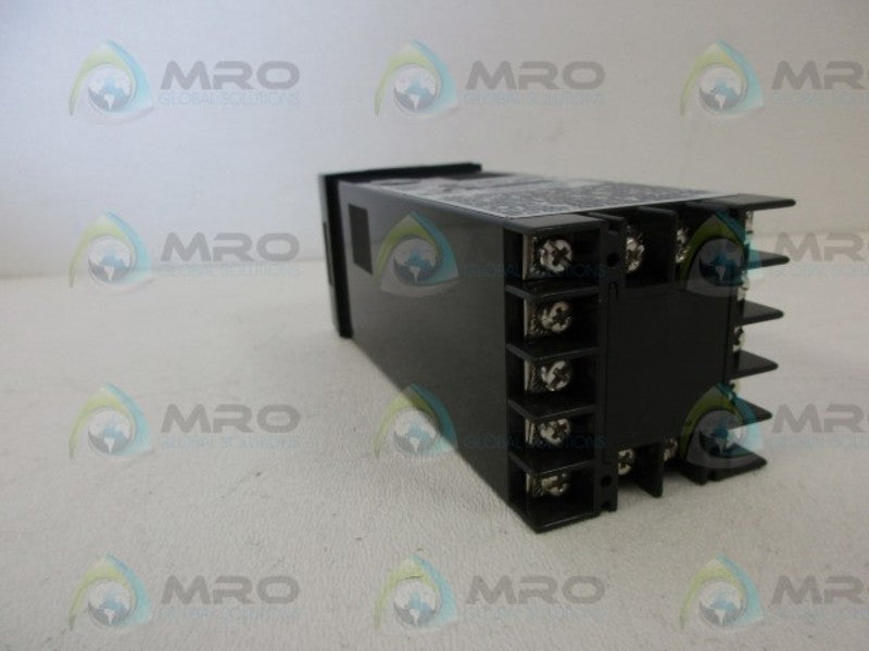 OMEGA CN76050-4SP TEMPERTURE CONTROLLER NSMP