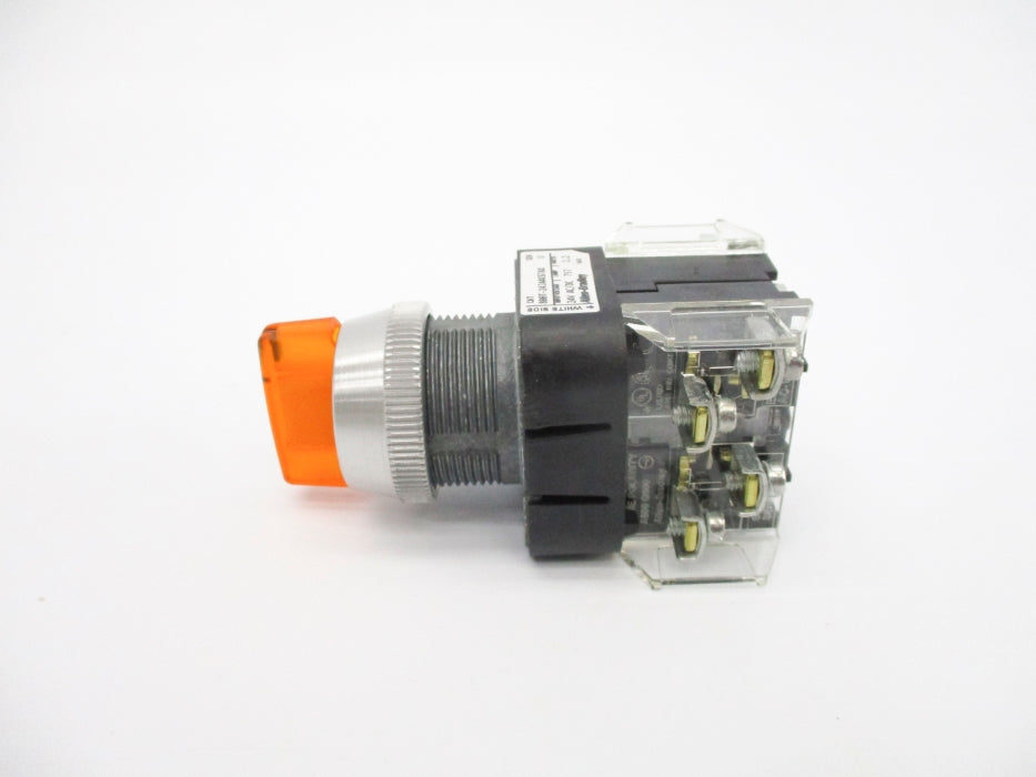 ALLEN BRADLEY 800T-24JA4KB7AX SER. U (WH) NSMP