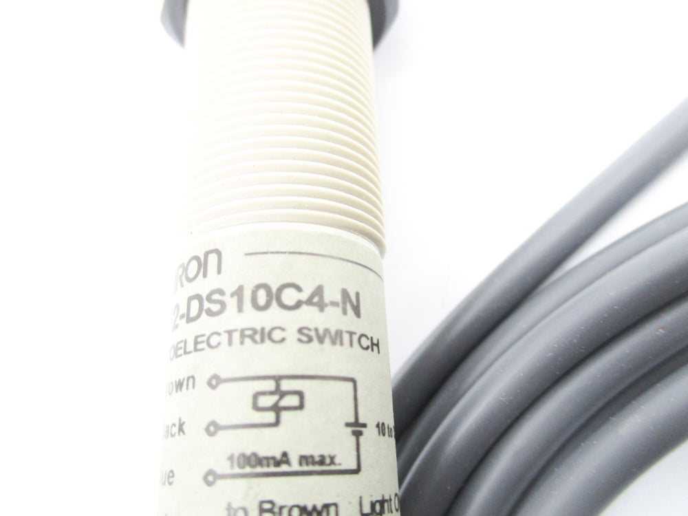 OMRON E3F2-DS10C4-N 10-30VDC NSNP