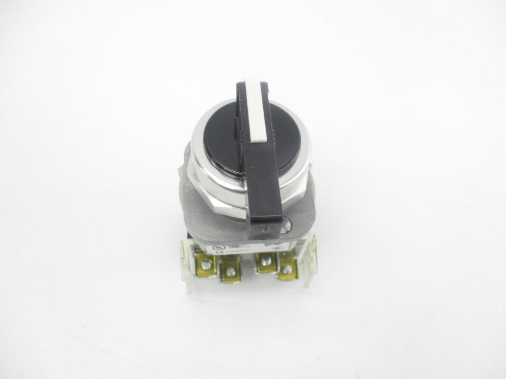 ALLEN BRADLEY 800T-J19KA7B SER. T (WH) NSMP