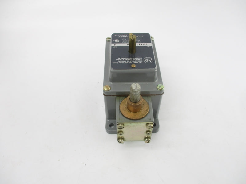ALLEN BRADLEY 802T-R1TA SER. A 120VAC/CA 3A NSNP