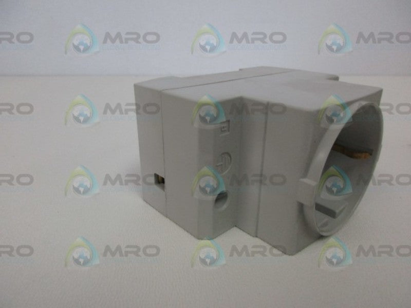 HAGER SN 010 564 010 POWER OUTLETNSNP