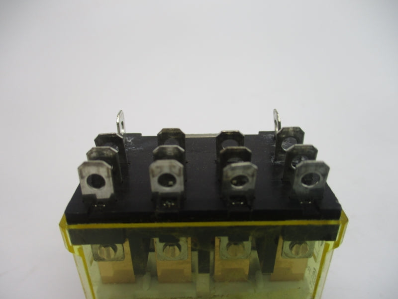 IDEC RH4B-UL 120VAC 10A UNMP