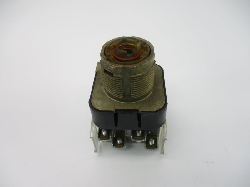 ALLEN BRADLEY 800T-16HA4KL8AX SER. U 120VAC (AS PICTURED) NSNP