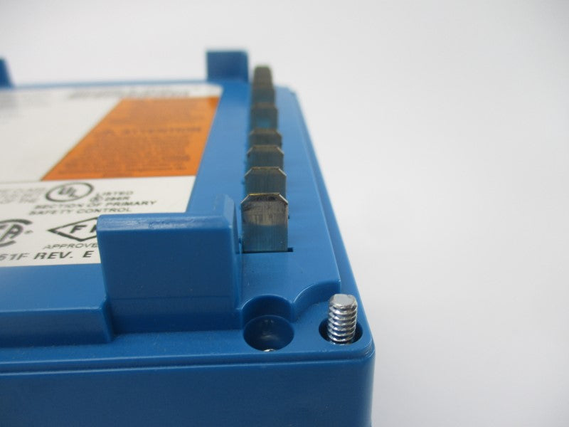 HONEYWELL RM7890A1015 120VAC (AS PICTURED) UNMP