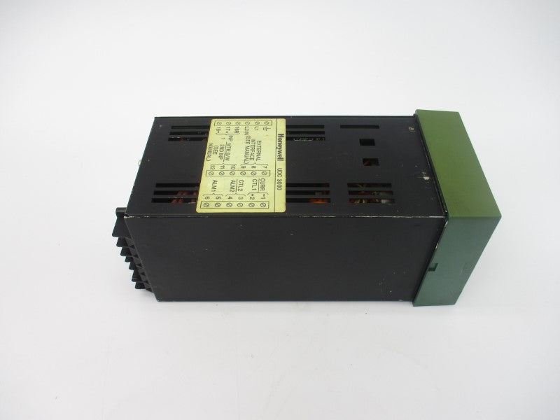 HONEYWELL DC3001-0-00A-2-C300-0111 120VAC UNMP