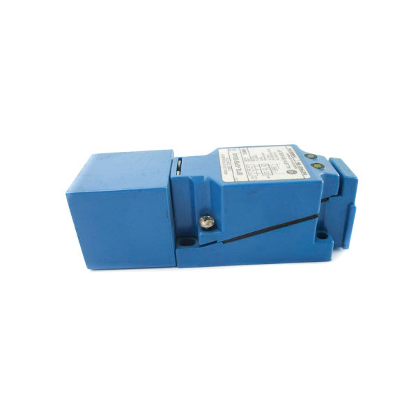 ALLEN BRADLEY 871L-XPB15S40 SER. A 10-30VDC NSNP