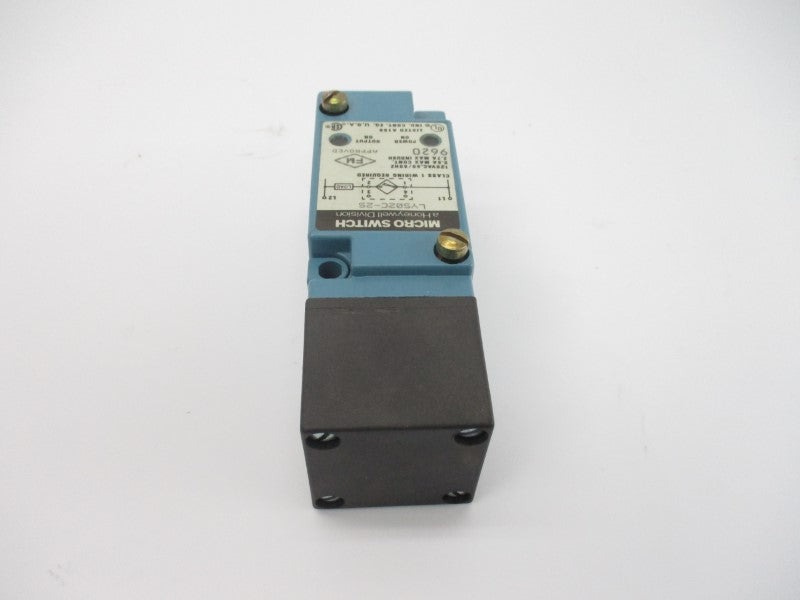 MICRO SWITCH LYS02C-2S 120VAC 2.7A NSNP