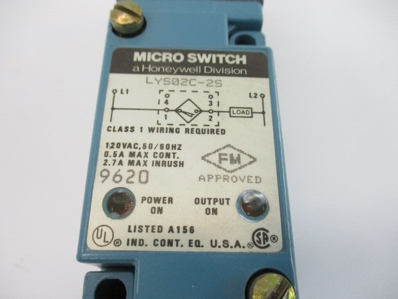 MICRO SWITCH LYS02C-2S 120VAC 2.7A NSNP