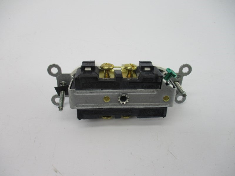 LEVITON 5822-W 250V 20A NSMP