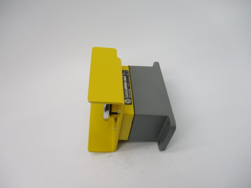 ALLEN BRADLEY 800P-S1CG1B SER. E 600V NSNP