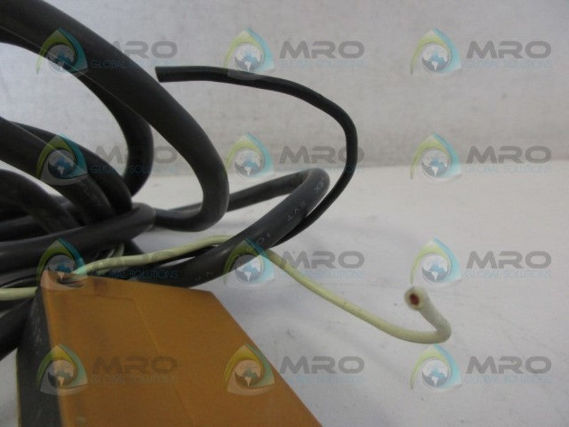 OMRON E3E2-3DY2-US PHOTOELECTRIC SWITCH UNMP
