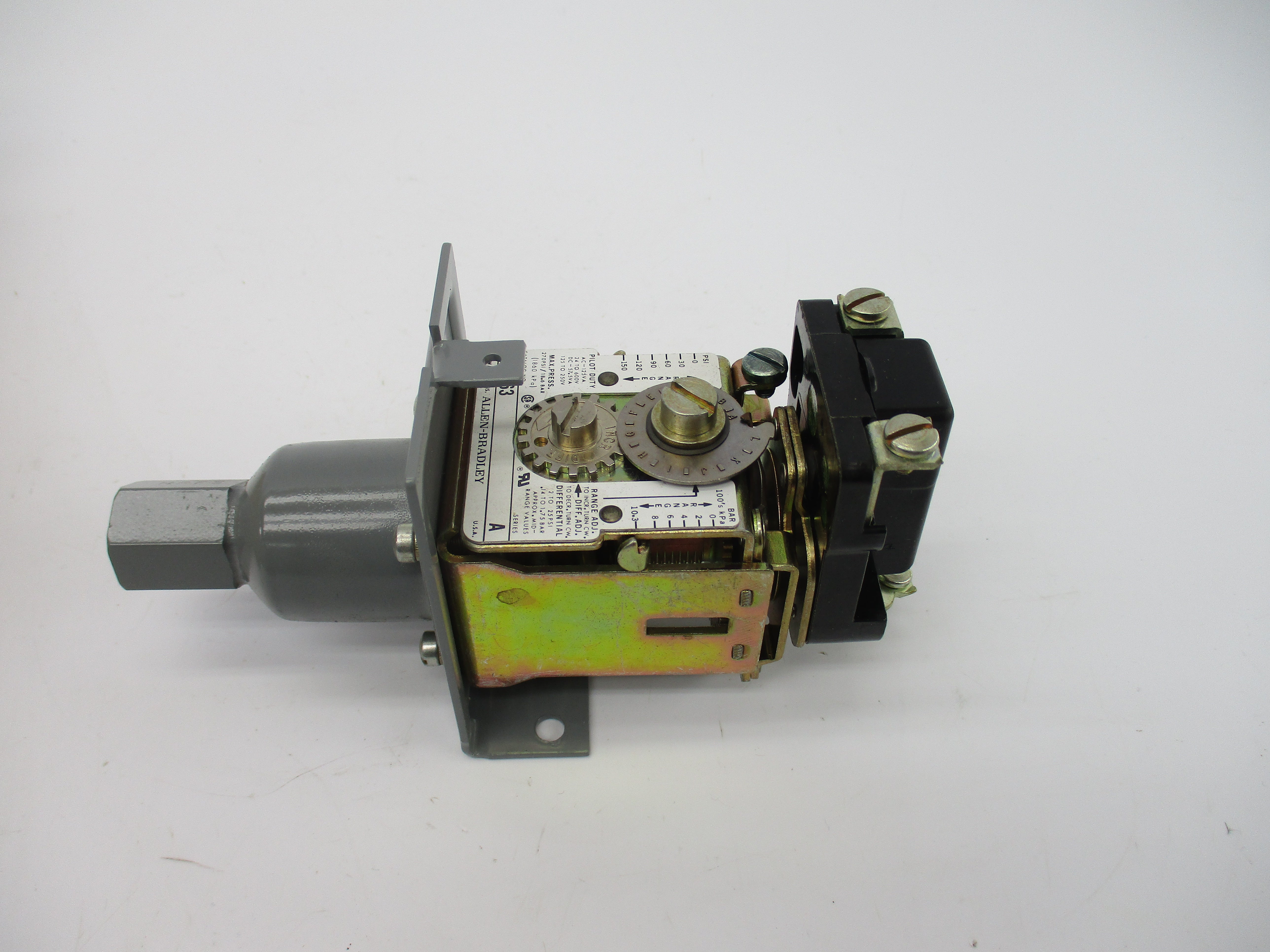 ALLEN BRADLEY 836-C63 SER. A 24-600V 4-150PSI (BR/YL) NSMP