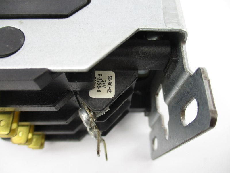 CUTLER HAMMER C25END430 SER. A1 24V 30A UNMP