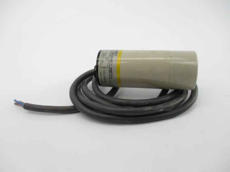 OMRON E2K-C25ME1 10-40VDC UNMP