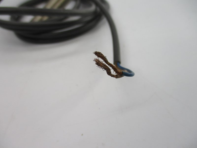OMRON E2E2-X2Y2 24-240VAC UNMP