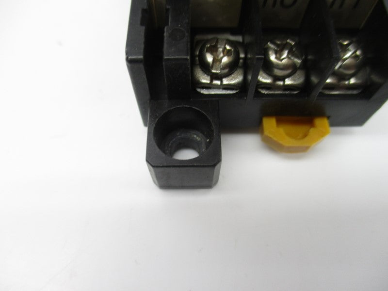 OMRON 3G2A3-OA221 250VAC 2A (AS PICTURED) UNMP