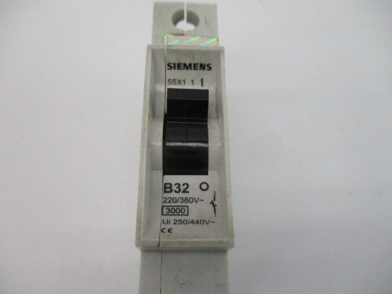 SIEMENS 5SX11327 220/380V 32A UNMP