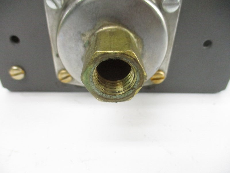 HONEYWELL L4079B1041 150PSI UNMP