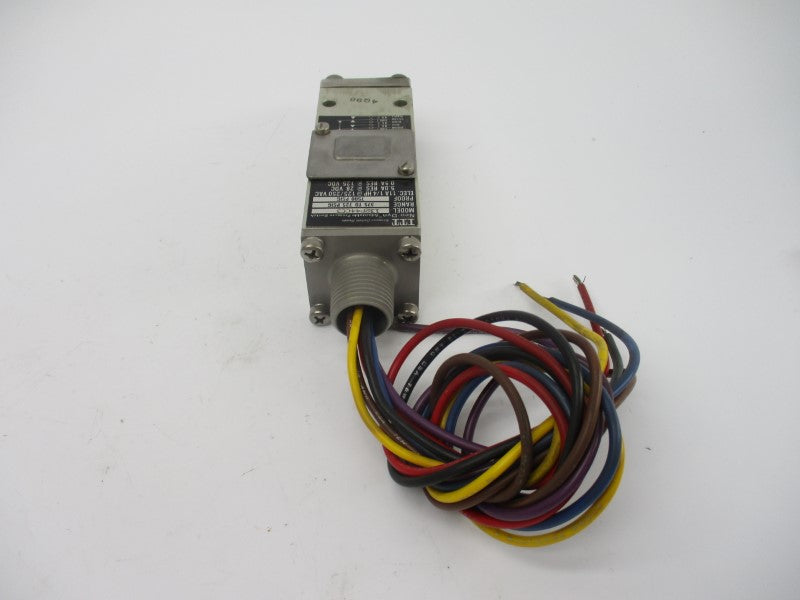 ITT 132P44CC3 125/250VAC 11A 375-725PSI NSNP