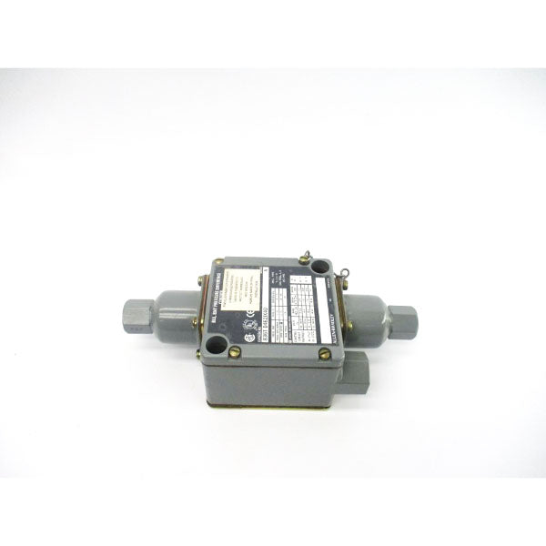 ALLEN BRADLEY 836T-D462JX40 SER. A 120-240VAC 27.5A 5-25PSI NSNP