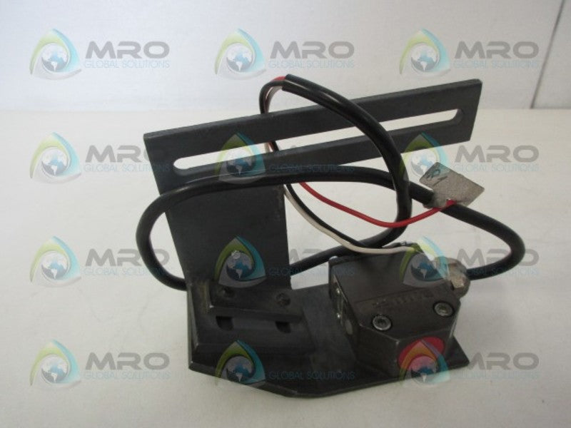 BALLUFF BES516-340-L-LNP-NC INDUCTIVE SENSOR (AS PICTURED) UNMP