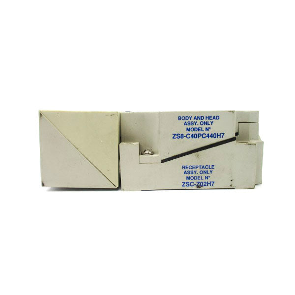 TELEMECANIQUE XS8-C40PC440H7 12-48V NSNP