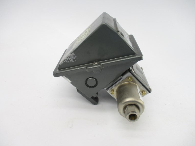 UNITED ELECTRIC J402K157 480VAC 15A 10-100PSI NSNP