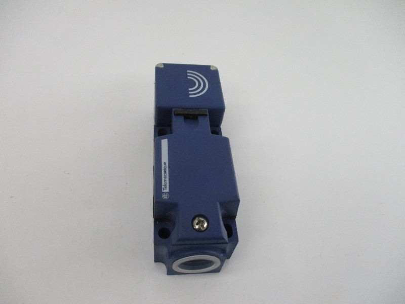 TELEMECANIQUE XS8C4A1PCG13 12-48V NSNP