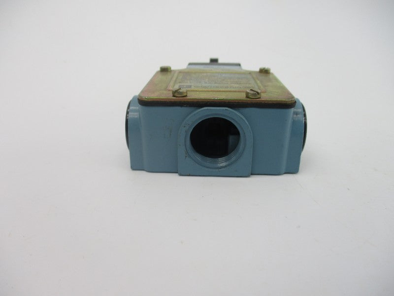 TELEMECANIQUE XCK-M115 380V 10A NSNP