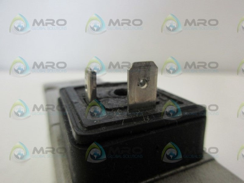 SMC VS4114-003D SOLENOID VALVE UNMP