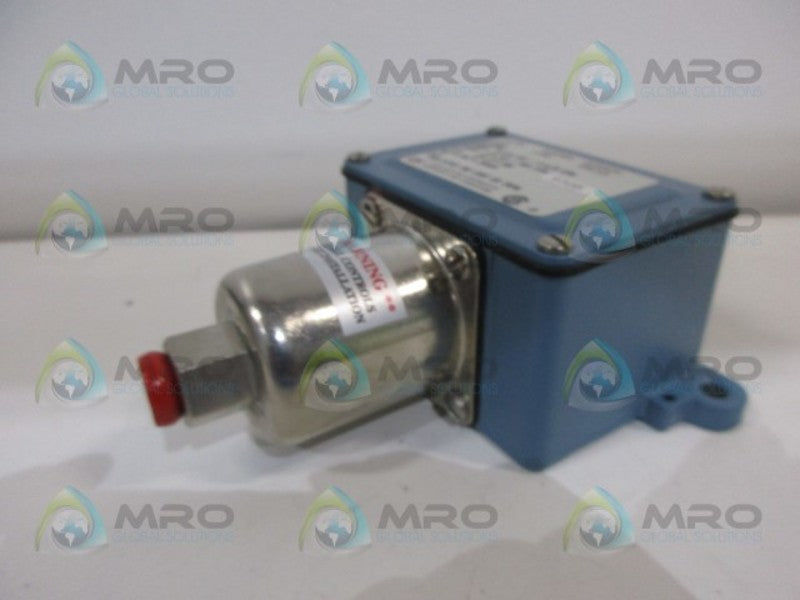 UNITED ELECTRIC J6D156 PRESSURE SWITCH NSNP