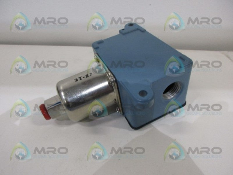 UNITED ELECTRIC J6D156 PRESSURE SWITCH NSNP