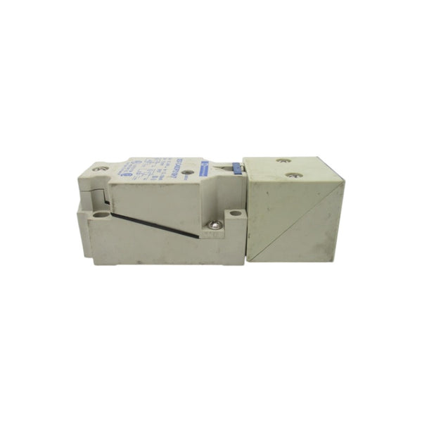 TELEMECANIQUE XS7-C40DP210H7 12-48V NSNP